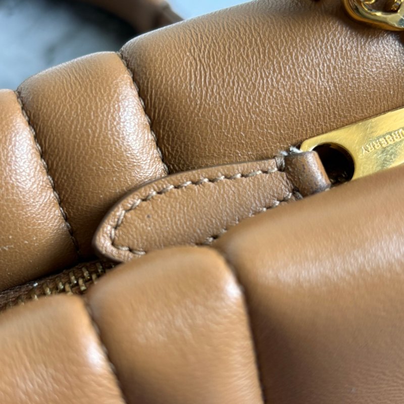 ::BURBERRY:: LOLA 金屬TB LOGO絎縫格紋小羊皮拉鍊方包斜背包(咖)-7