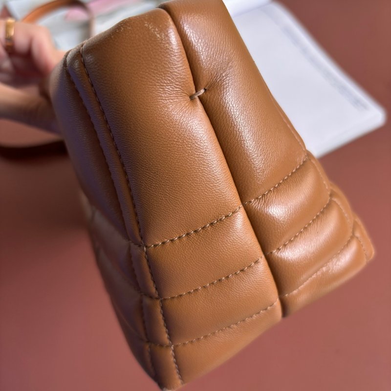 ::BURBERRY:: LOLA 金屬TB LOGO絎縫格紋小羊皮拉鍊方包斜背包(咖)-10