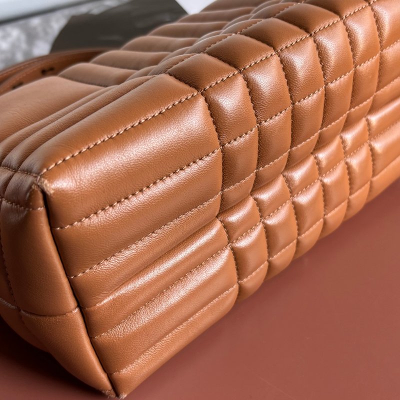 ::BURBERRY:: LOLA 金屬TB LOGO絎縫格紋小羊皮拉鍊方包斜背包(咖)-13