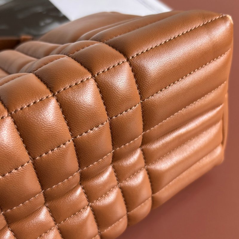 ::BURBERRY:: LOLA 金屬TB LOGO絎縫格紋小羊皮拉鍊方包斜背包(咖)-14