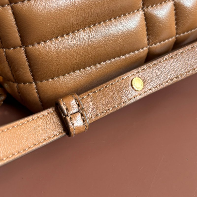 ::BURBERRY:: LOLA 金屬TB LOGO絎縫格紋小羊皮拉鍊方包斜背包(咖)-29