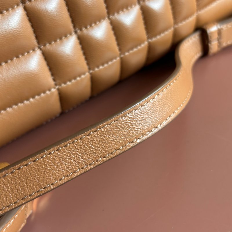 ::BURBERRY:: LOLA 金屬TB LOGO絎縫格紋小羊皮拉鍊方包斜背包(咖)-31