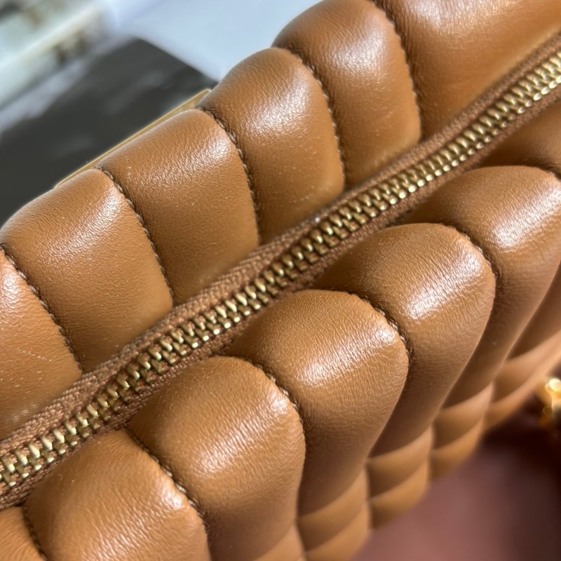 ::BURBERRY:: LOLA 金屬TB LOGO絎縫格紋小羊皮拉鍊方包斜背包(咖)-34