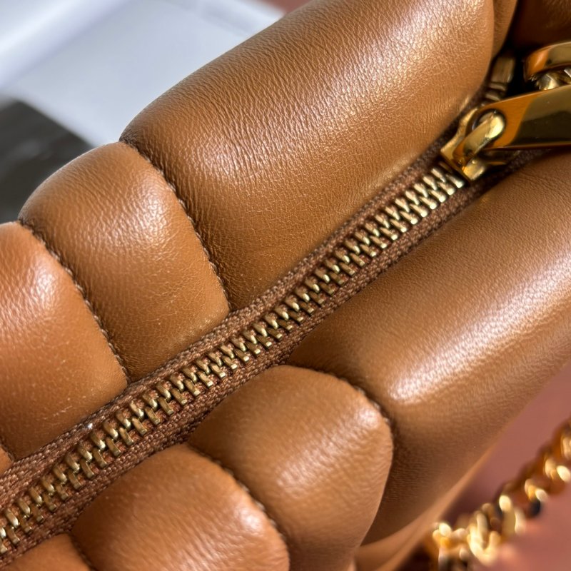 ::BURBERRY:: LOLA 金屬TB LOGO絎縫格紋小羊皮拉鍊方包斜背包(咖)-35