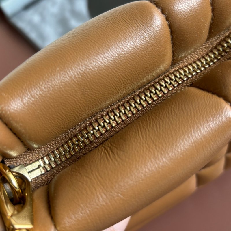 ::BURBERRY:: LOLA 金屬TB LOGO絎縫格紋小羊皮拉鍊方包斜背包(咖)-36