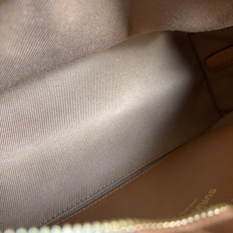 ::BURBERRY:: LOLA 金屬TB LOGO絎縫格紋小羊皮拉鍊方包斜背包(咖)-37