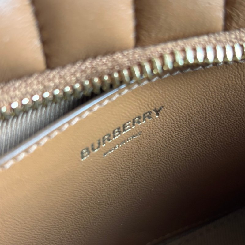 ::BURBERRY:: LOLA 金屬TB LOGO絎縫格紋小羊皮拉鍊方包斜背包(咖)-40