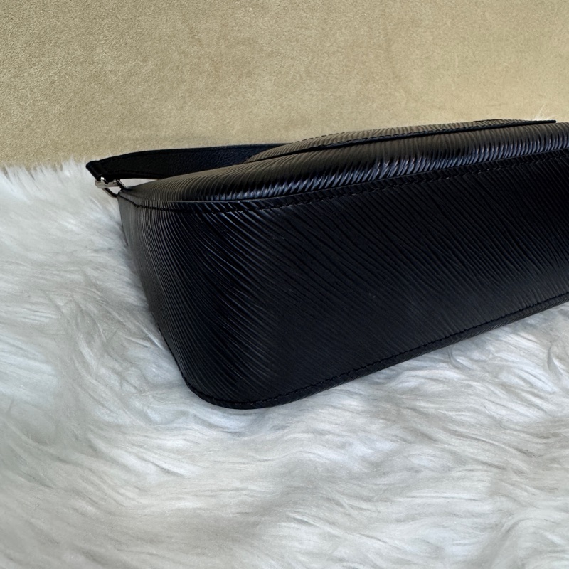 LV Marelle 黑EPI肩斜背包 晶片款-5