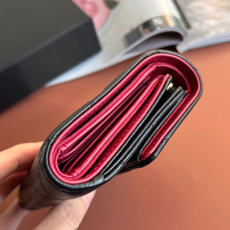 ::CHANEL:: 香奈兒 19系列經典金屬LOGO菱格紋 小羊皮翻蓋三折短夾（黑色）-7