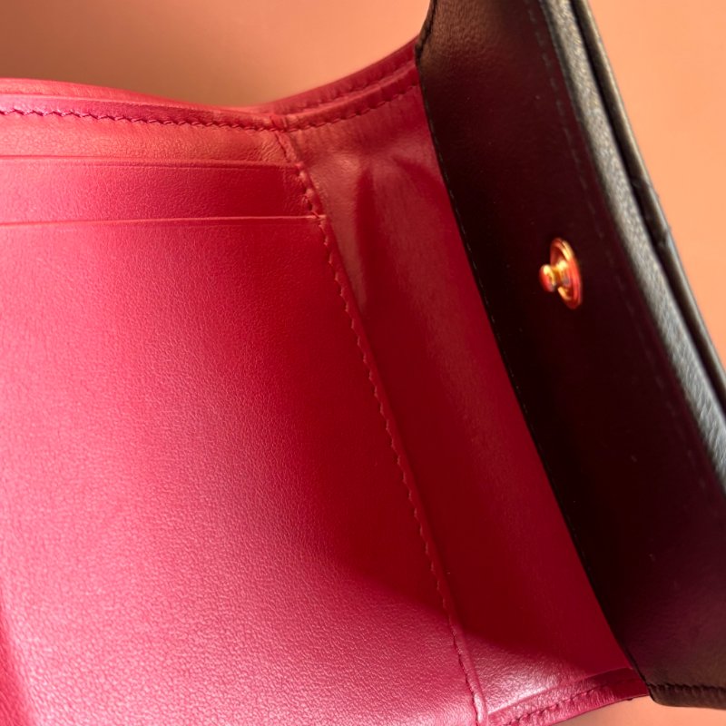 ::CHANEL:: 香奈兒 19系列經典金屬LOGO菱格紋 小羊皮翻蓋三折短夾（黑色）-12