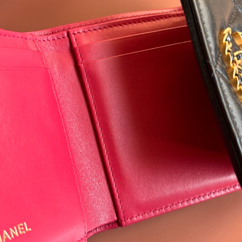::CHANEL:: 香奈兒 19系列經典金屬LOGO菱格紋 小羊皮翻蓋三折短夾（黑色）-13