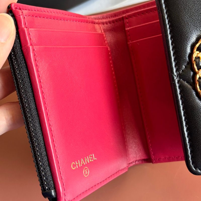 ::CHANEL:: 香奈兒 19系列經典金屬LOGO菱格紋 小羊皮翻蓋三折短夾（黑色）-14