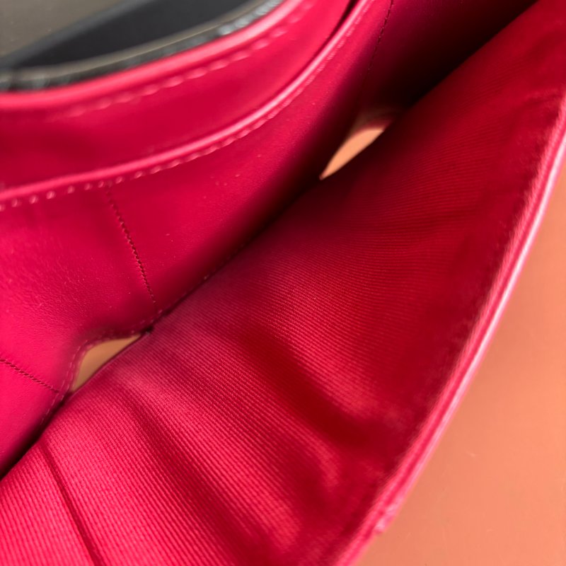 ::CHANEL:: 香奈兒 19系列經典金屬LOGO菱格紋 小羊皮翻蓋三折短夾（黑色）-15