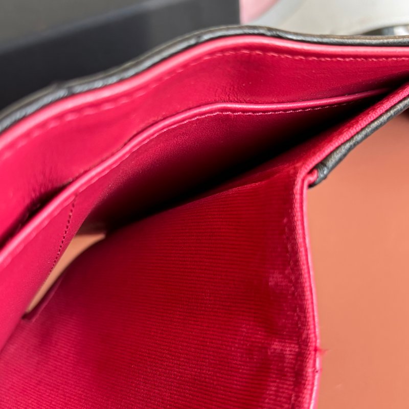 ::CHANEL:: 香奈兒 19系列經典金屬LOGO菱格紋 小羊皮翻蓋三折短夾（黑色）-17