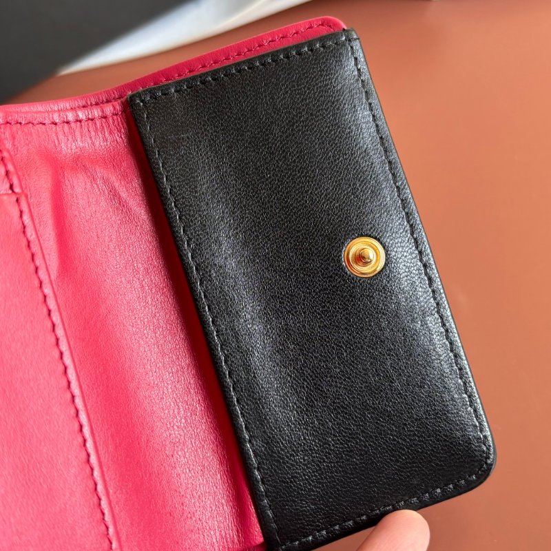 ::CHANEL:: 香奈兒 19系列經典金屬LOGO菱格紋 小羊皮翻蓋三折短夾（黑色）-19