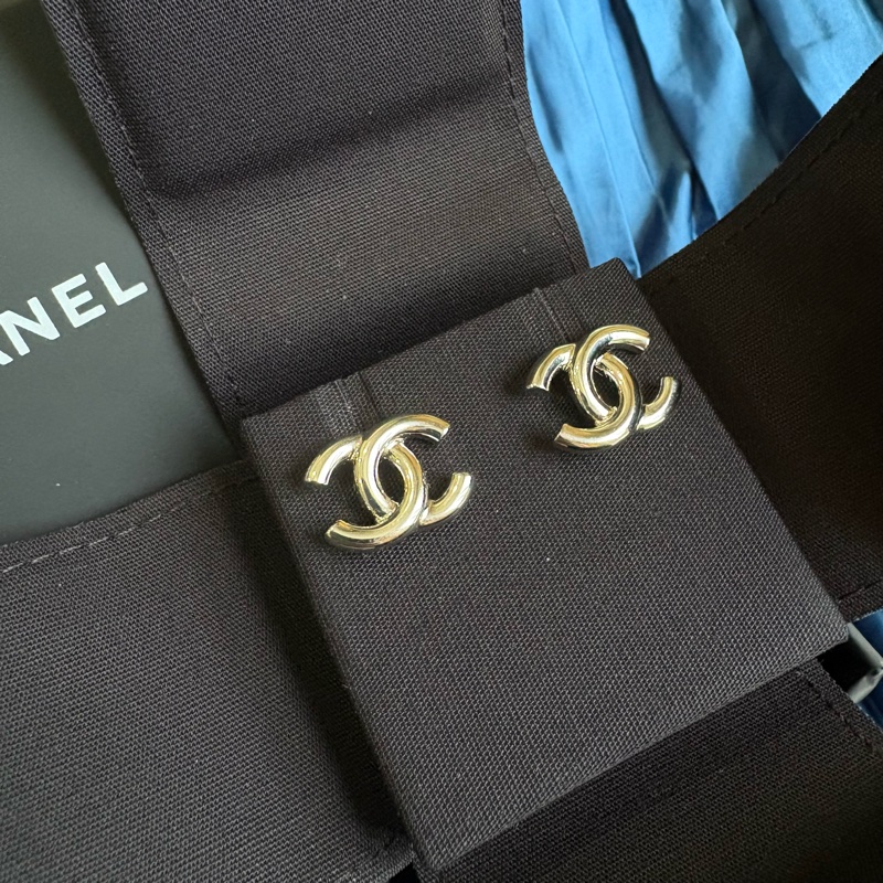 Chanel 25P 經典款雙C logo 銀色 針式耳環-2