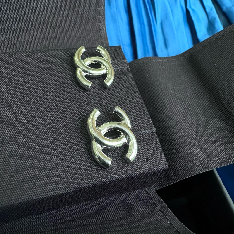 Chanel 25P 經典款雙C logo 銀色 針式耳環-3
