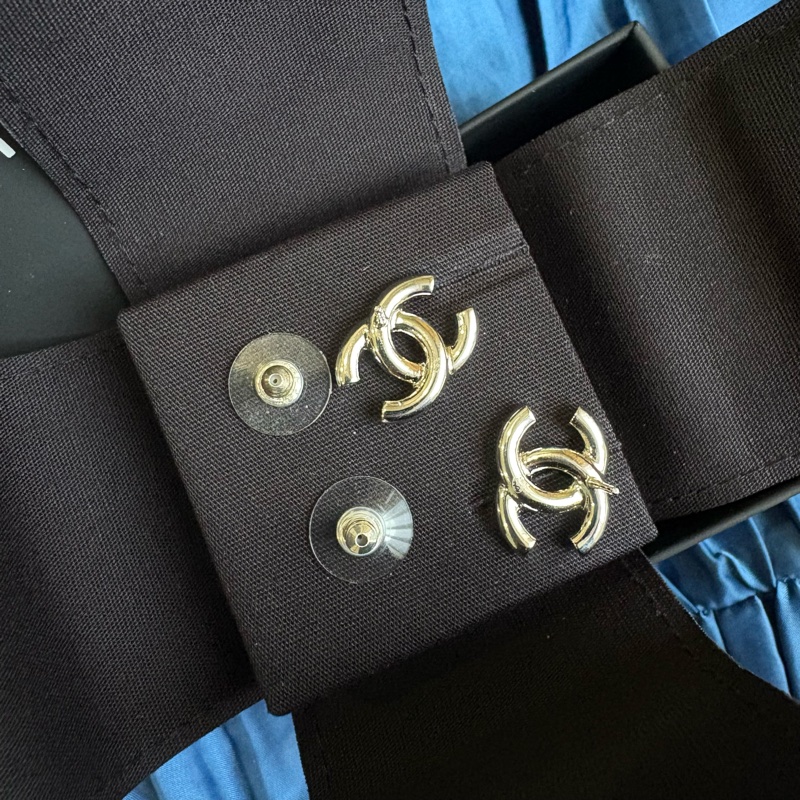 Chanel 25P 經典款雙C logo 銀色 針式耳環-4