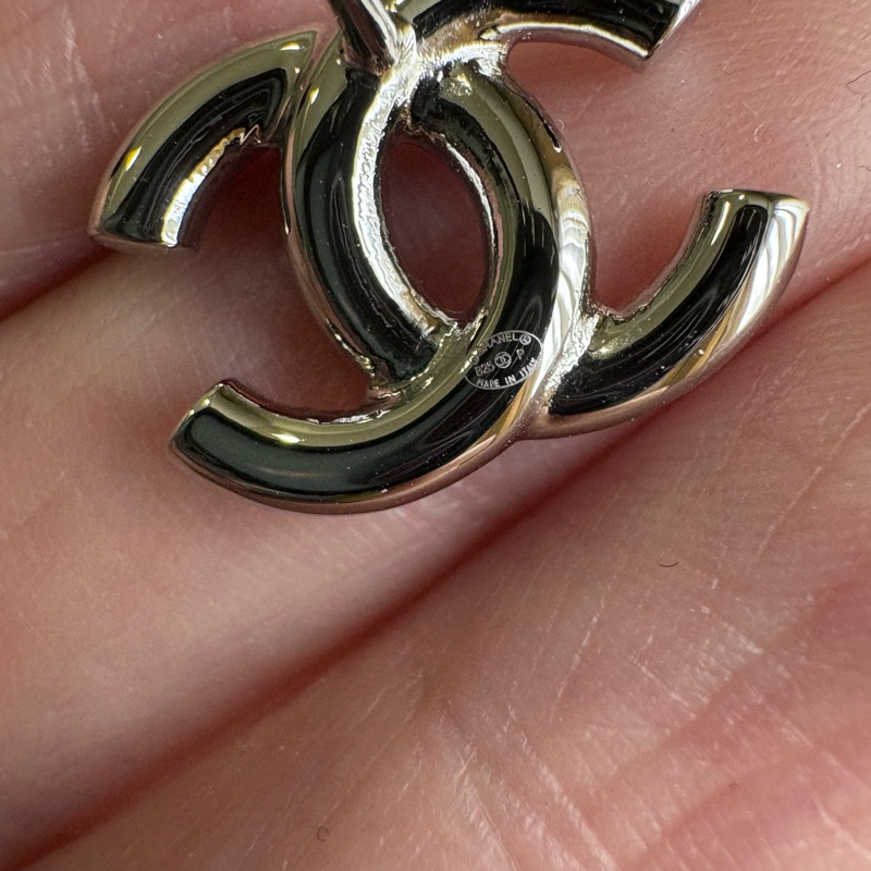 Chanel 25P 經典款雙C logo 銀色 針式耳環-5