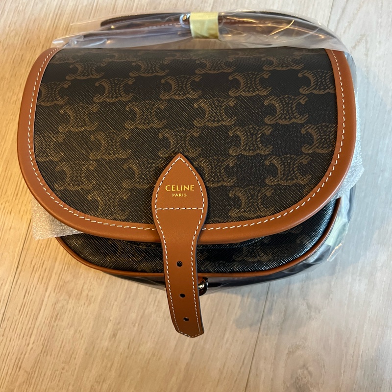 Celine TRIOMPHE帆布中型FOLCO 馬鞍包-2