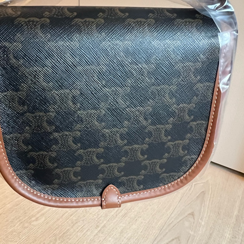 Celine TRIOMPHE帆布中型FOLCO 馬鞍包-3