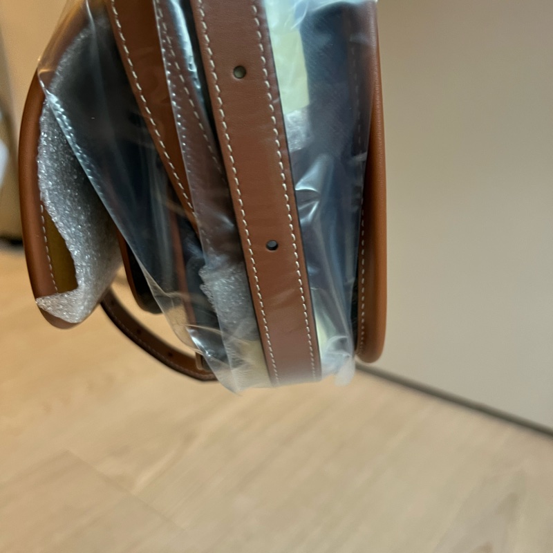 Celine TRIOMPHE帆布中型FOLCO 馬鞍包-4