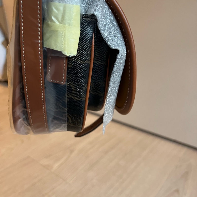 Celine TRIOMPHE帆布中型FOLCO 馬鞍包-5