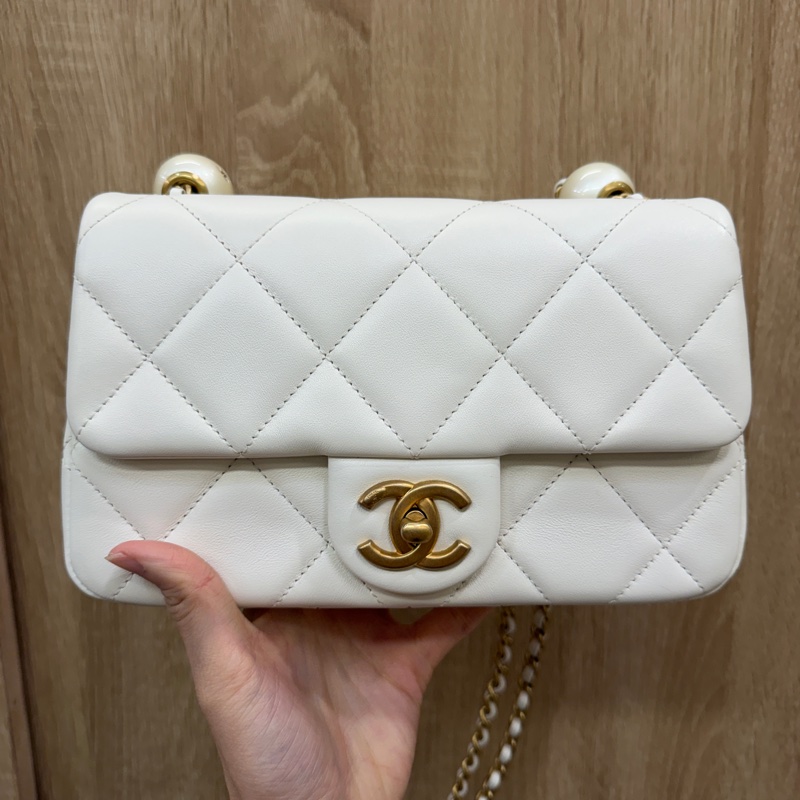 Chanel 白羊皮霧金釦珍珠湯圓20cm斜背包AS4861-0