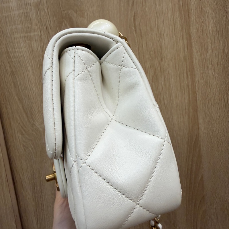 Chanel 白羊皮霧金釦珍珠湯圓20cm斜背包AS4861-2