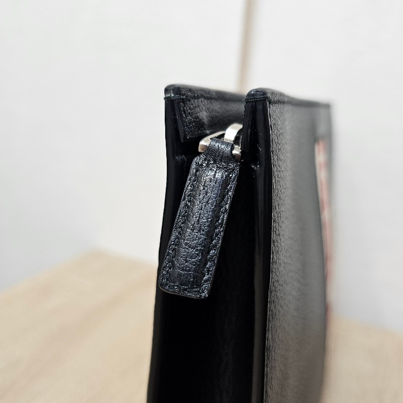 [ 回饋福利出清❣️] Gucci黑牛皮帆布織帶刺繡拉鏈手拿包-4