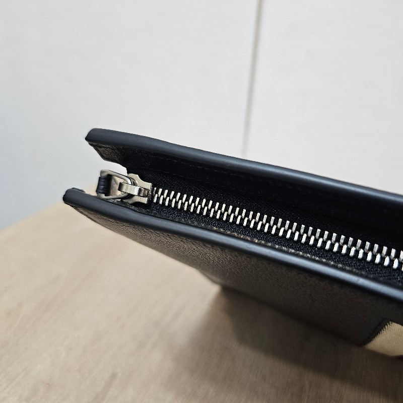 [ 回饋福利出清❣️] Gucci黑牛皮帆布織帶刺繡拉鏈手拿包-5