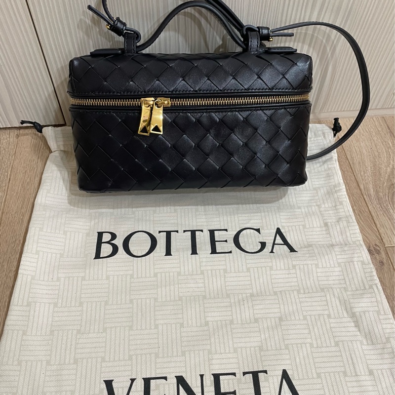 Bottega Veneta藍色牛皮編織Bang Bang斜背包-0