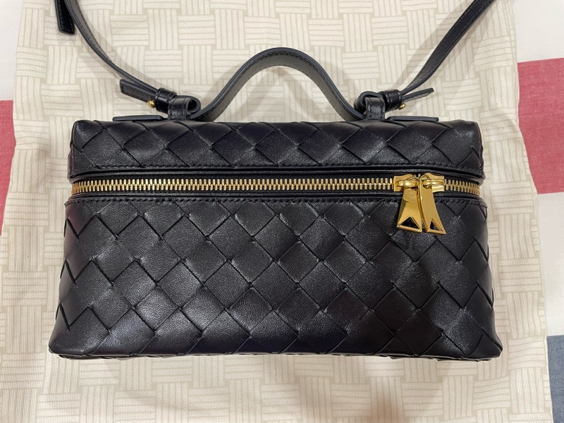 Bottega Veneta藍色牛皮編織Bang Bang斜背包-1