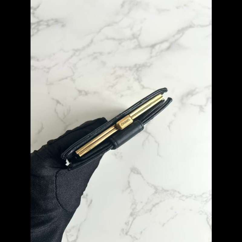 【LA LUNE】中古二手Chanel黑色小羊皮金扣皮革中短夾銀包小手袋-2
