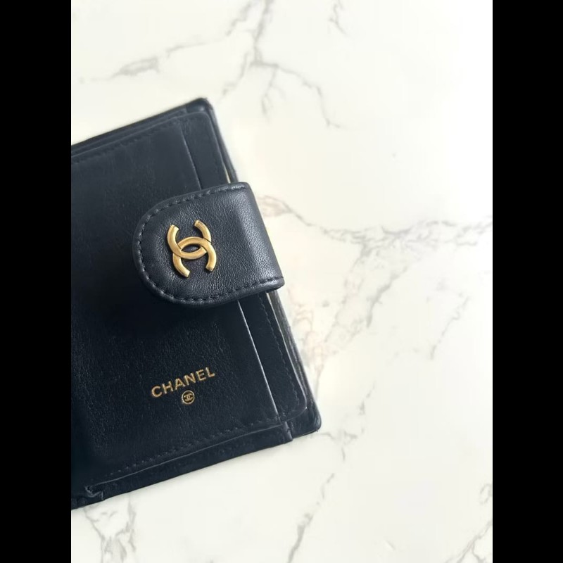 【LA LUNE】中古二手Chanel黑色小羊皮金扣皮革中短夾銀包小手袋-6