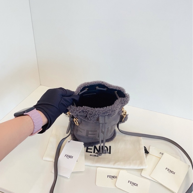 Fendi Bucket 毛毛水桶包 全新-6