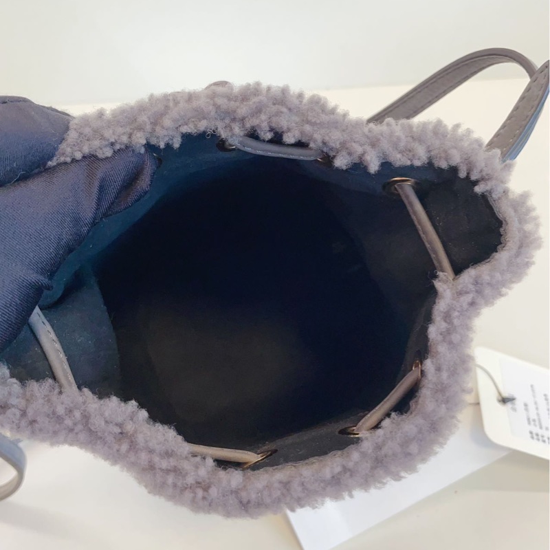 Fendi Bucket 毛毛水桶包 全新-17