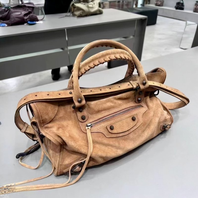 🎉新品好折扣✨Balenciaga 823058 Le City 麂皮中款機車包 焦糖色-2