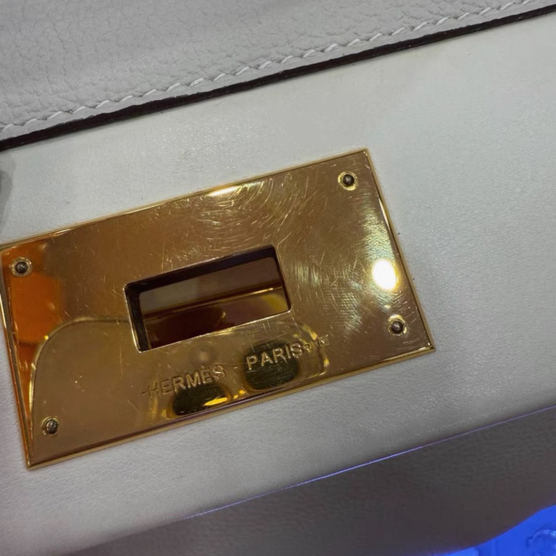 Hermes 2424小號 29奶昔白金扣togo皮 Z刻99新 肩帶防塵齊-4