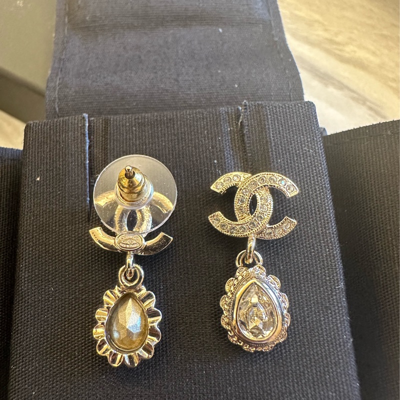 香奈兒Chanel 22k水鑽復古垂吊淡金色耳環-3