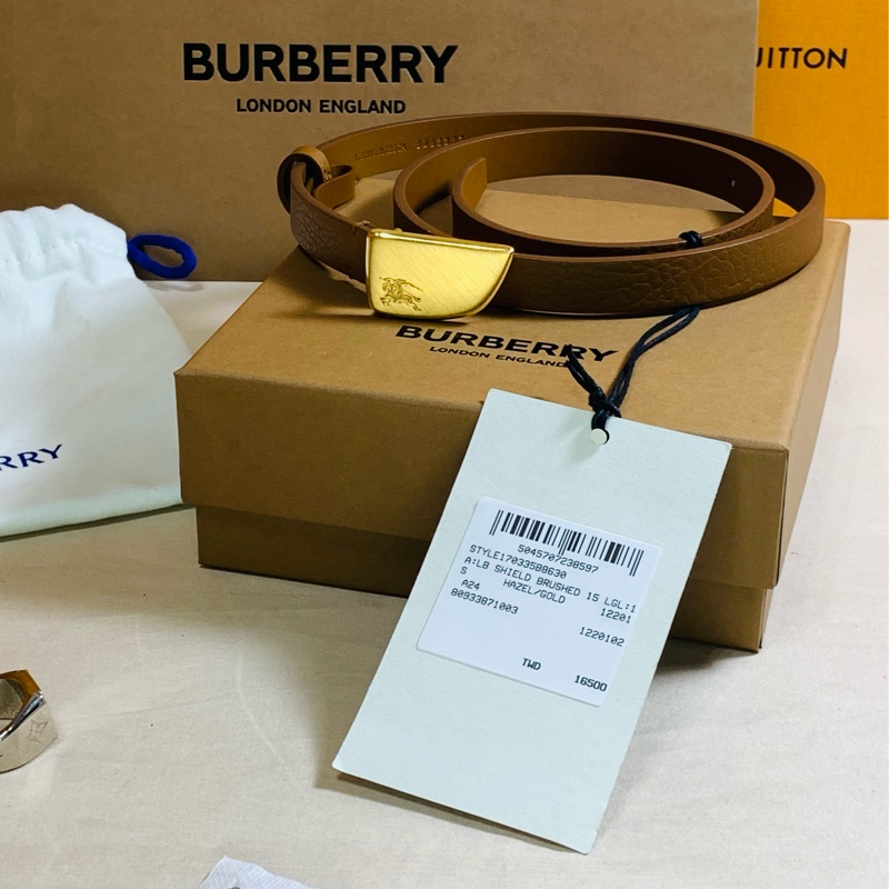 ‼️全台最甜 🎁閒置未使用 Burberry 巴寶莉 2024 戰馬鐵牌卡其窄皮帶（原價16500）-0