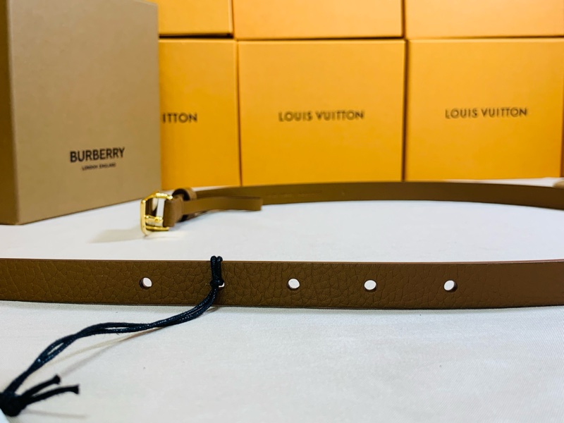 ‼️全台最甜 🎁閒置未使用 Burberry 巴寶莉 2024 戰馬鐵牌卡其窄皮帶（原價16500）-6