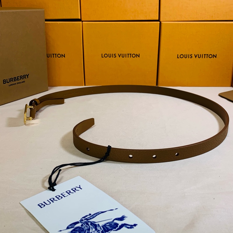 ‼️全台最甜 🎁閒置未使用 Burberry 巴寶莉 2024 戰馬鐵牌卡其窄皮帶（原價16500）-7
