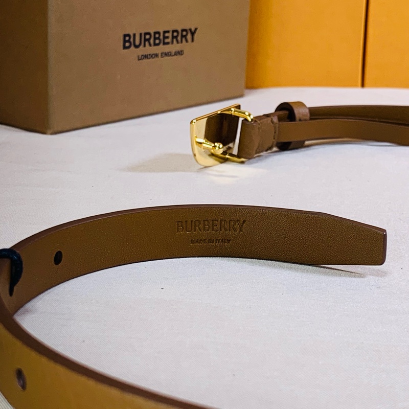 ‼️全台最甜 🎁全新盒裝Burberry 巴寶莉 2024 戰馬鐵牌卡其窄皮帶（原價16500）-5