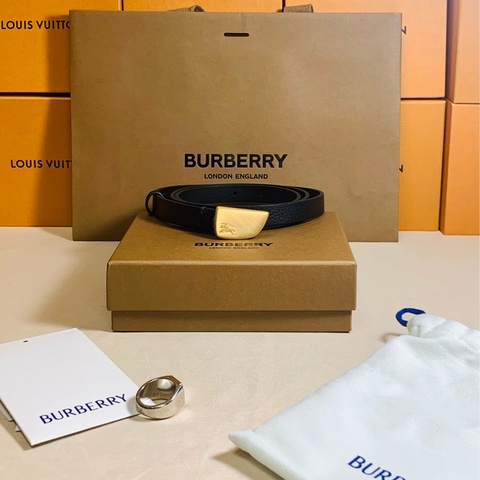 ‼️全台最甜 🎁全新未使用 Burberry 巴寶莉 2024 戰馬鐵牌黑窄皮帶