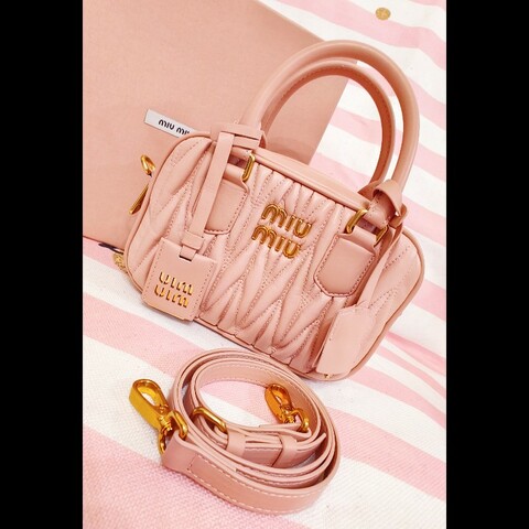 Miu Miu Aecadie matelasse 保齡球包