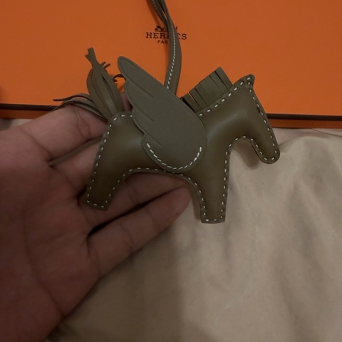 愛馬仕 Hermès Rodeo PM K碼小馬(大象灰 Etoupe)