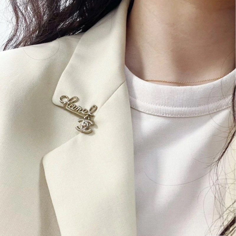 Chanel小香 香奈兒 草寫英文字母 夾式耳環（全新閒置品）-5