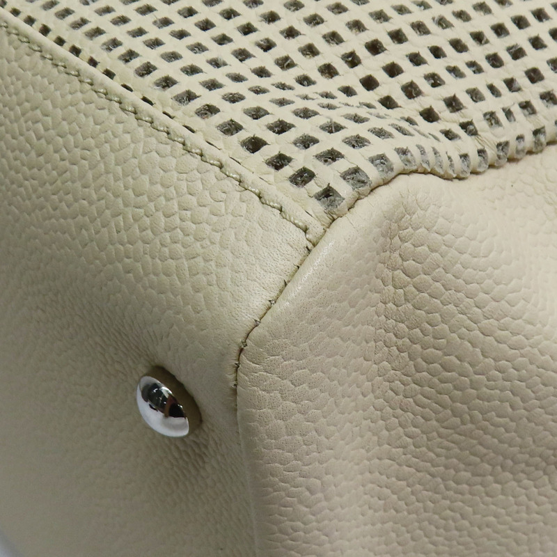 米色 縷空格紋 牛皮 手提包 銀扣 無卡【CHANEL 香奈兒】-13