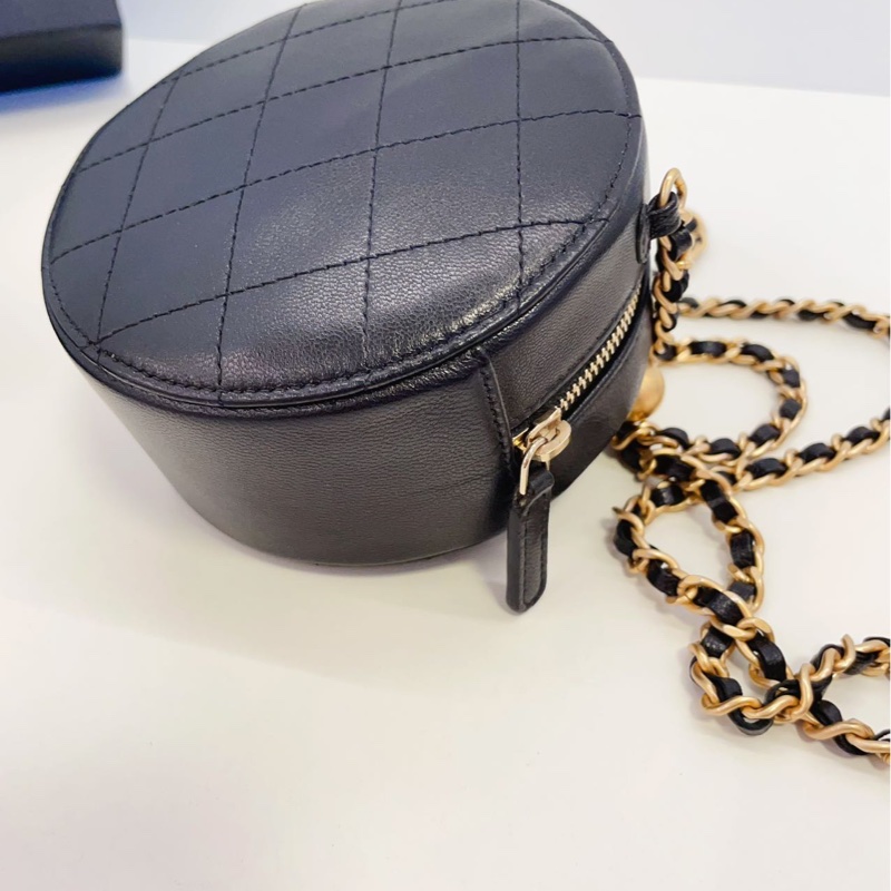 Chanel 2019 matelasse 珍珠小圓餅-9